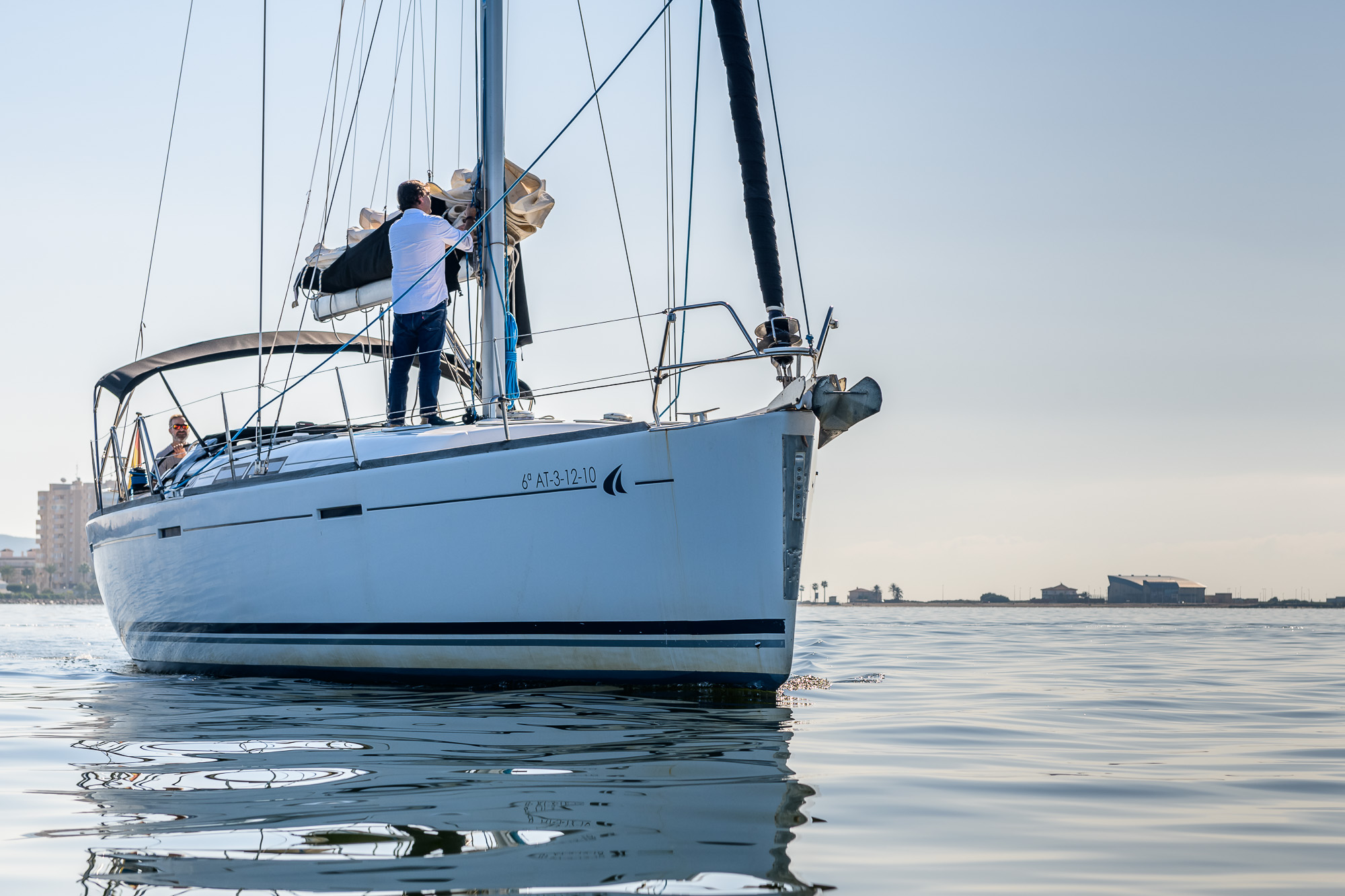 Velero YATA UNO en el Mar Menor