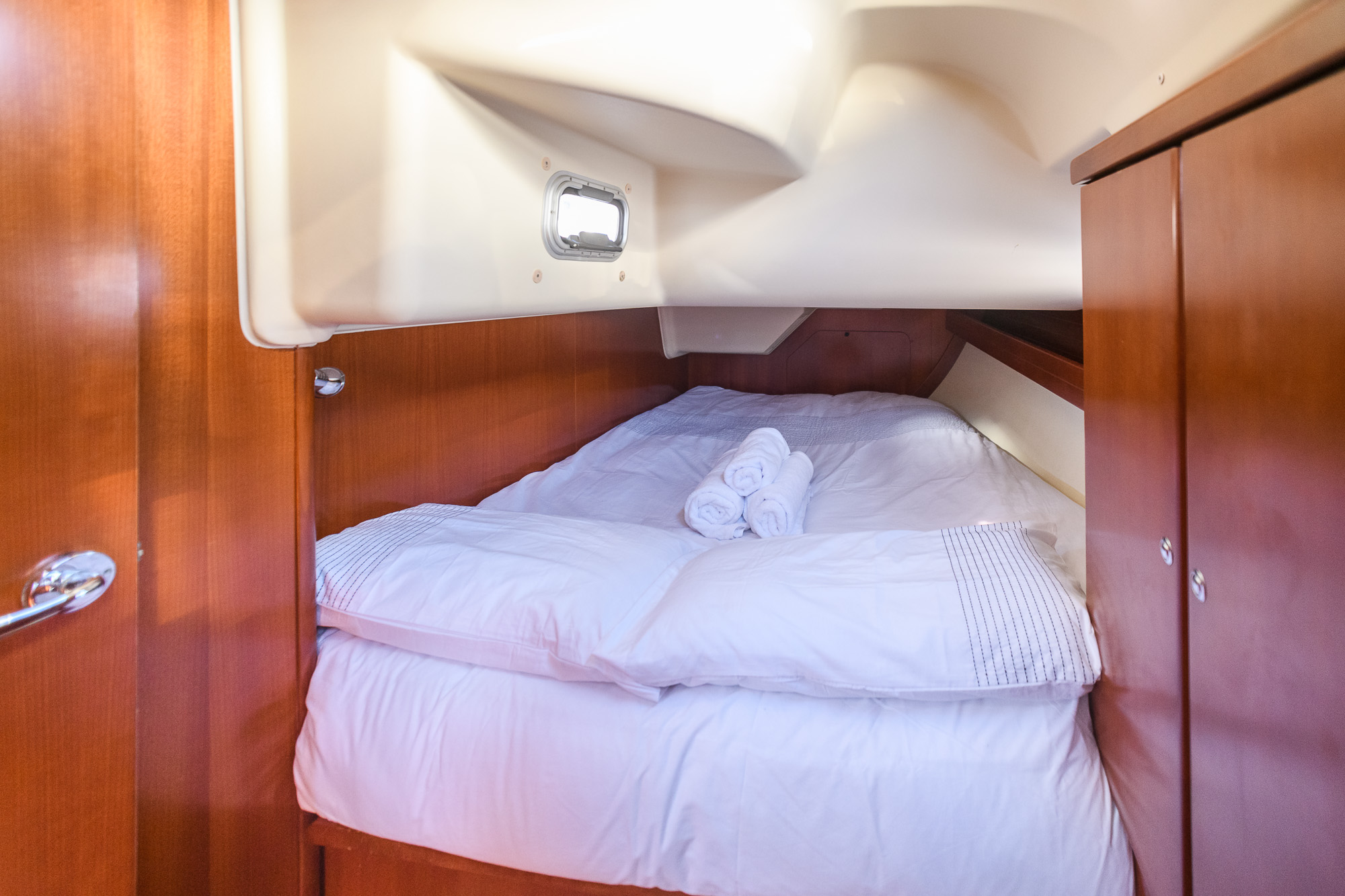 Velero YATA UNO alquiler barco La Manga del Mar Menor